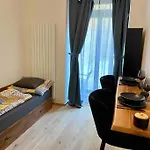Studio V Prizemi S Kuchyni A Koupelnou