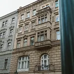 Lil Apartment With Tyn Cathedral View, Parking & Ac