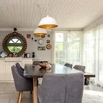 Family Villa In The City Garden