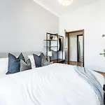 Spacious Apartment Near Prague Center