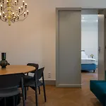 Luxury Old Town Apt, Parking