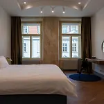 Luxury Old Town Apt, Parking