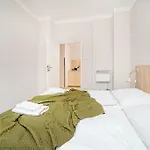 Bright 2 Bed With Big Terrace By Tram