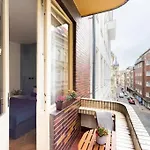 Cozy Apt In The Centre W/Balcony