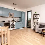 Free Parking- Newly Built Apartment