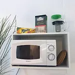 Fun Tiki Vibe Apartment / Charles Bridge / Netflix