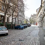 Charming Apartment In Famous Area