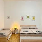 Spacious 2Bdr Apartment With Free Parking In Wenceslas Square