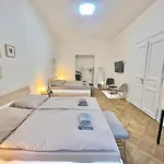 Spacious 2Bdr Apartment With Free Parking In Wenceslas Square
