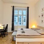 Spacious 2Bdr Apartment With Free Parking In Wenceslas Square