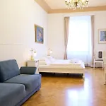 Hotel U Zlateho Jelena