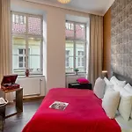 4 Arts Apartments By Adrez