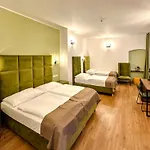 Hotel Garden Court