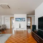 Roy 2 Bdr Apartment With Prague Castle View, Parking & Ac