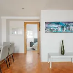 Roy 2 Bdr Apartment With Prague Castle View, Parking & Ac