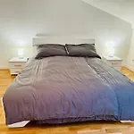 Wenceslas\' Shi Apartment