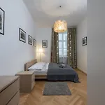 Upscale Apartment In Prime Location Near All Sights