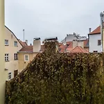 Upscale Apartment In Prime Location Near All Sights