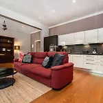 Oriental Touch River Apartment