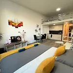 Vit Apartment - Free Parking - O2 Arena