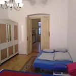 Authentic, Traditional Airbnb In Central Prague !