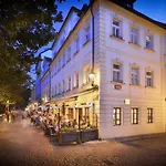Hotel At The Golden Scissors