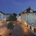 Hotel At The Golden Scissors