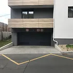 Free Parking- Newly Built Apartment