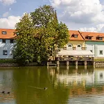 Hotel Čertousy