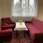Spacious Apartment - Free Parking!