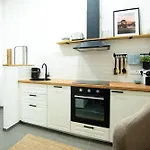 Modern & Spacious Apartment Near The Old Town