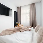 Prague Days - Modern Apartment With Workspace - Quiet Area