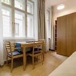 Deluxe Suite In Prime Location