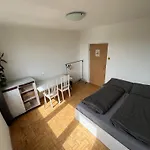 Private Room In A Shared Park-Side Apartment With A Great Connection To The City Center