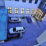 U Cervene Zidle - Red Chair Hotel
