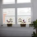 Lenka\'S Cozy Red Studio + Lenka\'S Cozy Gold Apartment