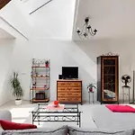 Lenka\'S Cozy Red Studio + Lenka\'S Cozy Gold Apartment