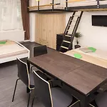 Flying Bed Apartment Close To Prague Castle And Airport