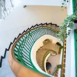White Wolf House Hostel & Apartments