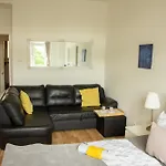 Double King Size Sunny Suite In Castle Area
