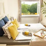 Double King Size Sunny Suite In Castle Area
