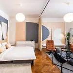 Unique Stylish Apartment - L3