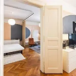 Unique Stylish Apartment - L3
