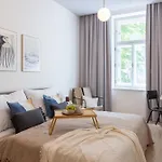 3Bdr Apt With Terrace And Electric Grill In Vinohrady By Prague Days