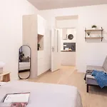 3Bdr Apt With Terrace And Electric Grill In Vinohrady By Prague Days