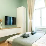 Modern & Spacious Apartment Near The Old Town