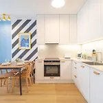 Yellow Apartment - Balcony, Free Parking, By Gravity Prague