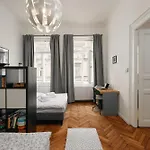 Comfortable And Cosy Apt A Few Steps From Dancing House And Naplavka Dance