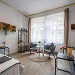 Cozy 3-Brd Riverside Apartment In Center Prague