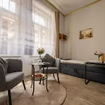 Cozy 3-Brd Riverside Apartment In Center Prague